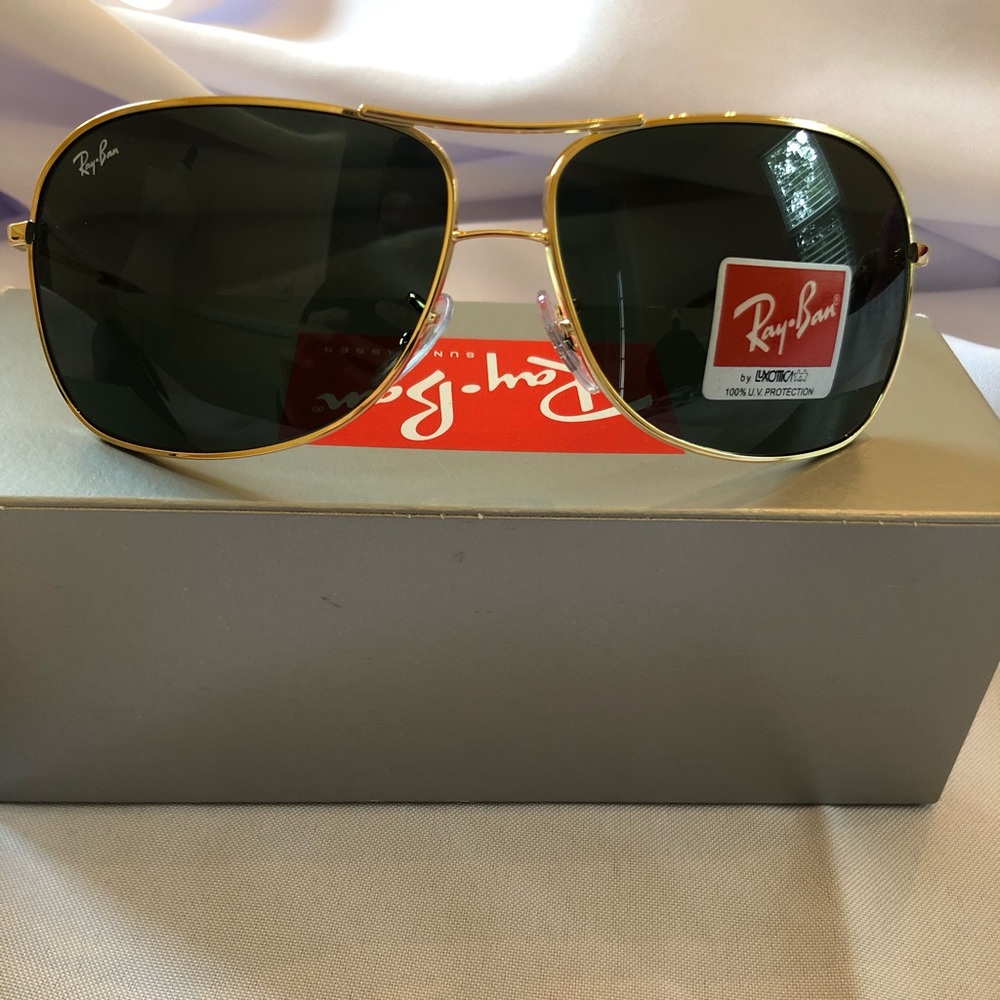 Never used, NWT Women’s Ray Ban Aviators